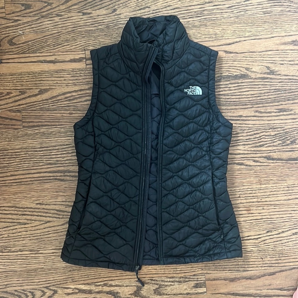 Black north face vest